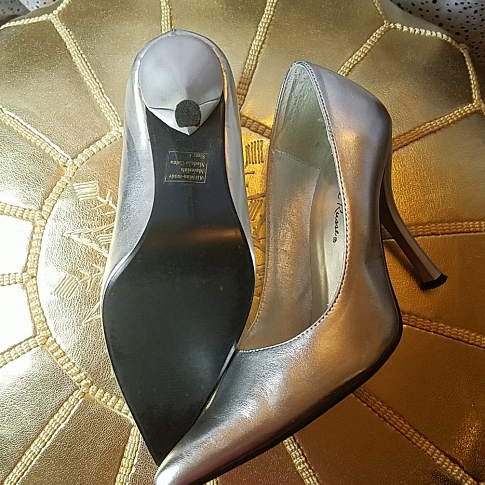 Metallic silver heels - Picture 3 of 3